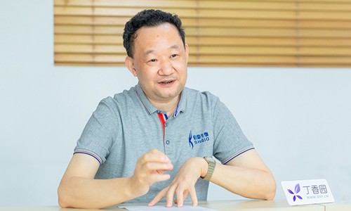 丁香園 思享 + 高端采訪 |“肖華勝博士”