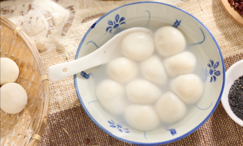 花燈逢元宵，今宵共團圓，伯豪生物祝老師們豪氣滿滿，元宵喜樂！